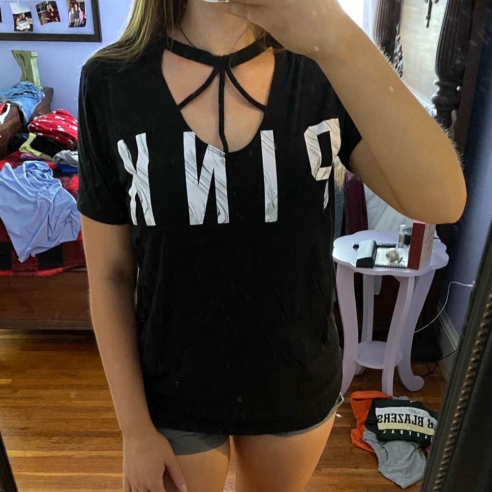 VS Pink tee